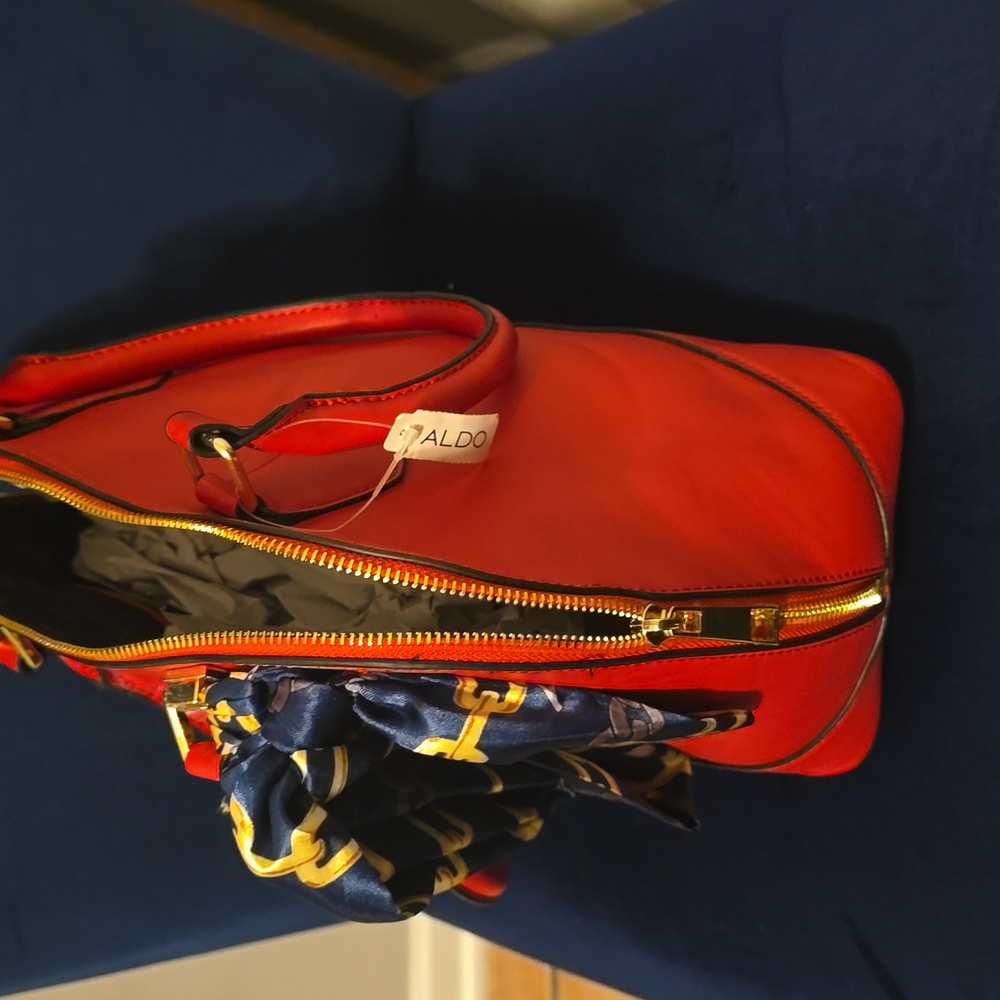 Red Handbag - Picture 4 of 5